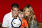 Beverwijk 13 juni 2009
Rafael v d Vaart met Sylvie en Damian bij het straatvoetbaltournooi dat zijn naam draagt.
Peter Smulders bv