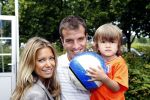 Beverwijk 13 juni 2009
Rafael v d Vaart met Sylvie en Damian bij het straatvoetbaltournooi dat zijn naam draagt.
Peter Smulders bv