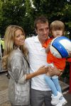 Beverwijk 13 juni 2009
Rafael v d Vaart met Sylvie en Damian bij het straatvoetbaltournooi dat zijn naam draagt.
Peter Smulders bv