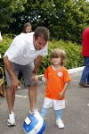 Beverwijk 13 juni 2009
Rafael v d Vaart met Sylvie en Damian bij het straatvoetbaltournooi dat zijn naam draagt.
Peter Smulders bv