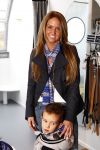 Amsterdam 6 maart 2010
Ramona Streekstra mat haar zoontje Jessey Sneijders bij azzuro kids ivm Orange Babies aktie.
Peter Smulders bv