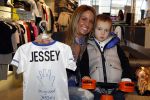 Amsterdam 6 maart 2010
Ramona Streekstra mat haar zoontje Jessey Sneijders bij azzuro kids ivm Orange Babies aktie.
Peter Smulders bv