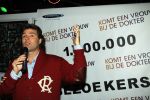 Amsterdam 15 januari 2010
Feestje vanwege 1000000 (miljoen) bezoekers bij de film komt een vrouw bij de dokter in het cobra cafe. Aanwezige cast Barry Atsma Carice v Houten Anna Drijver Dirk Zeelenberg, producent Reinout Oerlemans met zijn vrouw Danielle en schrijver Kluun met zijn vrouw.
Peter Smulders bv