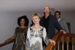 Haarlem 8 maart 2010
Premiere als de dood in de stadsschouwburg van haarlem. Renee Soutendijk met pruik en cast oa Sjoerd Pleissier
Peter Smulders bv