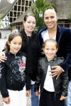Kaatsheuvel 2 augustus 2009
Premiere show in de efteling. Roan X factor met vrouw en dochters
Peter Smulders bv