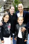 Kaatsheuvel 2 augustus 2009
Premiere show in de efteling. Roan X factor met vrouw en dochters
Peter Smulders bv