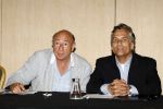 Amsterdam 1 juli 2009
Robert Schoemacher en zijn vader Matthijs tijdens persconferentie in het hilton hotel waar ze bekendmaken dat de familie Malenstein van de Bergmann kliniek 
hun kliniek overgenomen heeft.  Wel blijven ze werken voor hen.
Peter Smulders bv