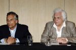 Amsterdam 1 juli 2009
Robert Schoemacher en zijn vader Matthijs tijdens persconferentie in het hilton hotel waar ze bekendmaken dat de familie Malenstein van de Bergmann kliniek 
hun kliniek overgenomen heeft.  Wel blijven ze werken voor hen.
Peter Smulders bv