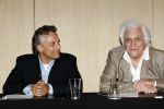 Amsterdam 1 juli 2009
Robert Schoemacher en zijn vader Matthijs tijdens persconferentie in het hilton hotel waar ze bekendmaken dat de familie Malenstein van de Bergmann kliniek 
hun kliniek overgenomen heeft.  Wel blijven ze werken voor hen.
Peter Smulders bv