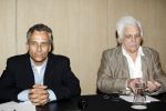 Amsterdam 1 juli 2009
Robert Schoemacher en zijn vader Matthijs tijdens persconferentie in het hilton hotel waar ze bekendmaken dat de familie Malenstein van de Bergmann kliniek 
hun kliniek overgenomen heeft.  Wel blijven ze werken voor hen.
Peter Smulders bv