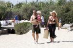 Sant Tropez 7 augustus 2009
Robert Claudia en Olivia Schoemacher op vakantie in sant Tropez.
Peter Smulders bv