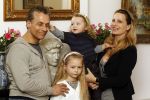 Den Haag 14 maart 2010
Robert Schoemacher met zijn dochters Livia en en Andjelica en vrouw Claudia en zijn ex vriendin Anja bij hem thuis.
Peter Smulders bv