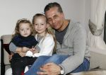 Den Haag 14 maart 2010
Robert Schoemacher met zijn dochters Livia en en Andjelica en vrouw Claudia en zijn ex vriendin Anja bij hem thuis.
Peter Smulders bv