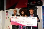 Amsterdam 20 juli 2009
VIP shopping in de westergasfabriek. Winnares Robin Knitter met Viggo Waas en Bastiaan v Schaijk
Peter Smulders bv