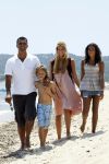 Sant Tropez 27 juni 2009
Ruud Estelle Joelle en Maxim Gullit op vakantie in St Tropez.
Peter Smulders bv