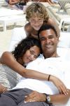 Sant Tropez 27 juni 2009
Ruud Estelle Joelle en Maxim Gullit op vakantie in St Tropez.
Peter Smulders bv