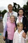Kaatsheuvel 2 augustus 2009
Premiere show in de efteling. Sandra .. met gezin
Peter Smulders bv