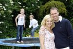 De Goorn 20 juni 2009
Sonja Bakker met man Koen en hun 2 zoons in hun tuin.
Peter Smulders bv