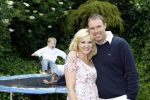 De Goorn 20 juni 2009
Sonja Bakker met man Koen en hun 2 zoons in hun tuin.
Peter Smulders bv