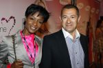 Amsterdam 2 juni 2009
Presentatie van de nieuwe samsung lady phone in de duif. Sylvana Simons met haar vriend Roland Kahn
Peter Smulders bv