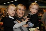 Hoofddorp 3 februari 2010
Presentatie romper tbv stop kindermisbruik bij happy kids in hoofddorp. Tanja Jess met Billy en Bobby
Peter Smulders bv