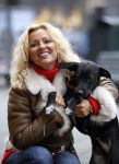 Amsterdam 18 januari 2010
Tatjana met haar nieuwe hondje Maya die ze mee genomen heeft uit Mexico.
Peter Smulders bv