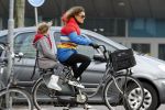 Amsterdam 21 januari 2010
Tatum Dagelet met dochter Toy Travis op de fiets
Peter Smulders bv