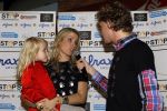 Hoofddorp 3 februari 2010
Presentatie romper tbv stop kindermisbruik bij happy kids in hoofddorp. Vivian Ewbank met Day en Ewout Genemans
Peter Smulders bv