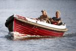 Vreeland 2 juli 2009
Wendy van Dijk en Erland Galjaard aan het varen met hun sloep in Vreeland op de Vecht.
Foto Peter Smulders bv