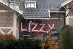 Amsterdam 25 februari 2010
Wendy v Dijk haar huis met daaraan de naam van haar dochter Lizzy in ballonnen.
Peter Smulders bv