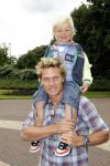 Kaatsheuvel 2 augustus 2009
Premiere show in de efteling. Winston Post met zoon Jaydan
Peter Smulders bv