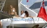 Ibiza 8 juli 2009
Wesley Sneijder en Yolanthe Cabau v Kasbergen en haar zus op de boot op ibiza.
Peter Smulders bv