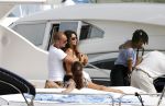 Ibiza 8 juli 2009
Wesley Sneijder en Yolanthe Cabau v Kasbergen en haar zus op de boot op ibiza.
Peter Smulders bv