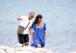Ibiza 9 juli 2009
Wesley Sneijder en Yolanthe Cabau v Kasbergen met zus op ibiza , Wesley had een hele grote boot gehuurd en ging lunchen bij de populaire strandtent Blue Marlin.
Peter Smulders bv