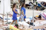 Ibiza 9 juli 2009
Wesley Sneijder en Yolanthe Cabau v Kasbergen met zus op ibiza , Wesley had een hele grote boot gehuurd en ging lunchen bij de populaire strandtent Blue Marlin.
Peter Smulders bv