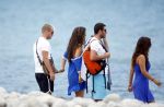 Ibiza 9 juli 2009
Wesley Sneijder en Yolanthe Cabau v Kasbergen met zus op ibiza , Wesley had een hele grote boot gehuurd en ging lunchen bij de populaire strandtent Blue Marlin.
Peter Smulders bv