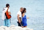 Ibiza 9 juli 2009
Wesley Sneijder en Yolanthe Cabau v Kasbergen met zus op ibiza , Wesley had een hele grote boot gehuurd en ging lunchen bij de populaire strandtent Blue Marlin.
Peter Smulders bv