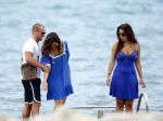 Ibiza 9 juli 2009
Wesley Sneijder en Yolanthe Cabau v Kasbergen met zus op ibiza , Wesley had een hele grote boot gehuurd en ging lunchen bij de populaire strandtent Blue Marlin.
Peter Smulders bv