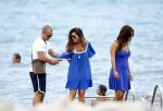 Ibiza 9 juli 2009
Wesley Sneijder en Yolanthe Cabau v Kasbergen met zus op ibiza , Wesley had een hele grote boot gehuurd en ging lunchen bij de populaire strandtent Blue Marlin.
Peter Smulders bv