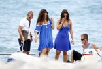 Ibiza 9 juli 2009
Wesley Sneijder en Yolanthe Cabau v Kasbergen met zus op ibiza , Wesley had een hele grote boot gehuurd en ging lunchen bij de populaire strandtent Blue Marlin.
Peter Smulders bv