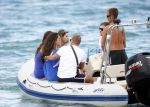 Ibiza 9 juli 2009
Wesley Sneijder en Yolanthe Cabau v Kasbergen met zus op ibiza , Wesley had een hele grote boot gehuurd en ging lunchen bij de populaire strandtent Blue Marlin.
Peter Smulders bv