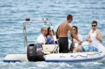 Ibiza 9 juli 2009
Wesley Sneijder en Yolanthe Cabau v Kasbergen met zus op ibiza , Wesley had een hele grote boot gehuurd en ging lunchen bij de populaire strandtent Blue Marlin.
Peter Smulders bv