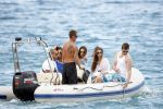 Ibiza 9 juli 2009
Wesley Sneijder en Yolanthe Cabau v Kasbergen met zus op ibiza , Wesley had een hele grote boot gehuurd en ging lunchen bij de populaire strandtent Blue Marlin.
Peter Smulders bv