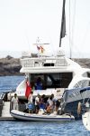 Ibiza 9 juli 2009
Wesley Sneijder en Yolanthe Cabau v Kasbergen met zus op ibiza , Wesley had een hele grote boot gehuurd en ging lunchen bij de populaire strandtent Blue Marlin.
Peter Smulders bv