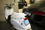 Amsterdam 20 juni 2009
De audi R8 van Wesley Sneijder staat naast de scooter van Yolanthe Cabau v Kasbergen in de garage van Yolanthe haar appartement.
Peter Smulders bv