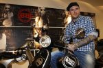 Amsterdam 17 februari 2011
Ben saunders krijgt zijn Vespa Buddha tot Buddha scooter.
Peter Smulders bv