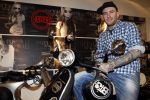 Amsterdam 17 februari 2011
Ben saunders krijgt zijn Vespa Buddha tot Buddha scooter.
Peter Smulders bv