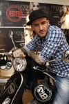 Amsterdam 17 februari 2011
Ben saunders krijgt zijn Vespa Buddha tot Buddha scooter.
Peter Smulders bv
