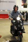 Amsterdam 17 februari 2011
Ben saunders krijgt zijn Vespa Buddha tot Buddha scooter.
Peter Smulders bv