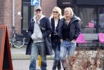 Amsterdam 15 februari 2011
Bridget Maasland met ouders op de cornelis schuytstraat.
Peter Smulders bv